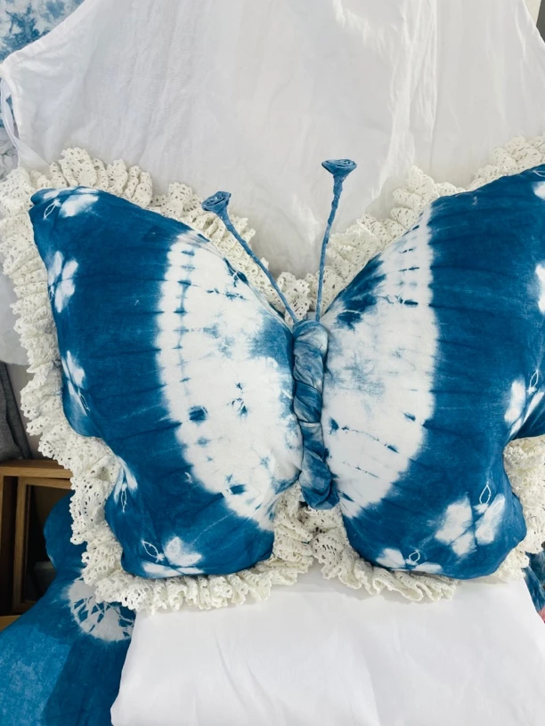 手工扎染蝴蝶抱枕