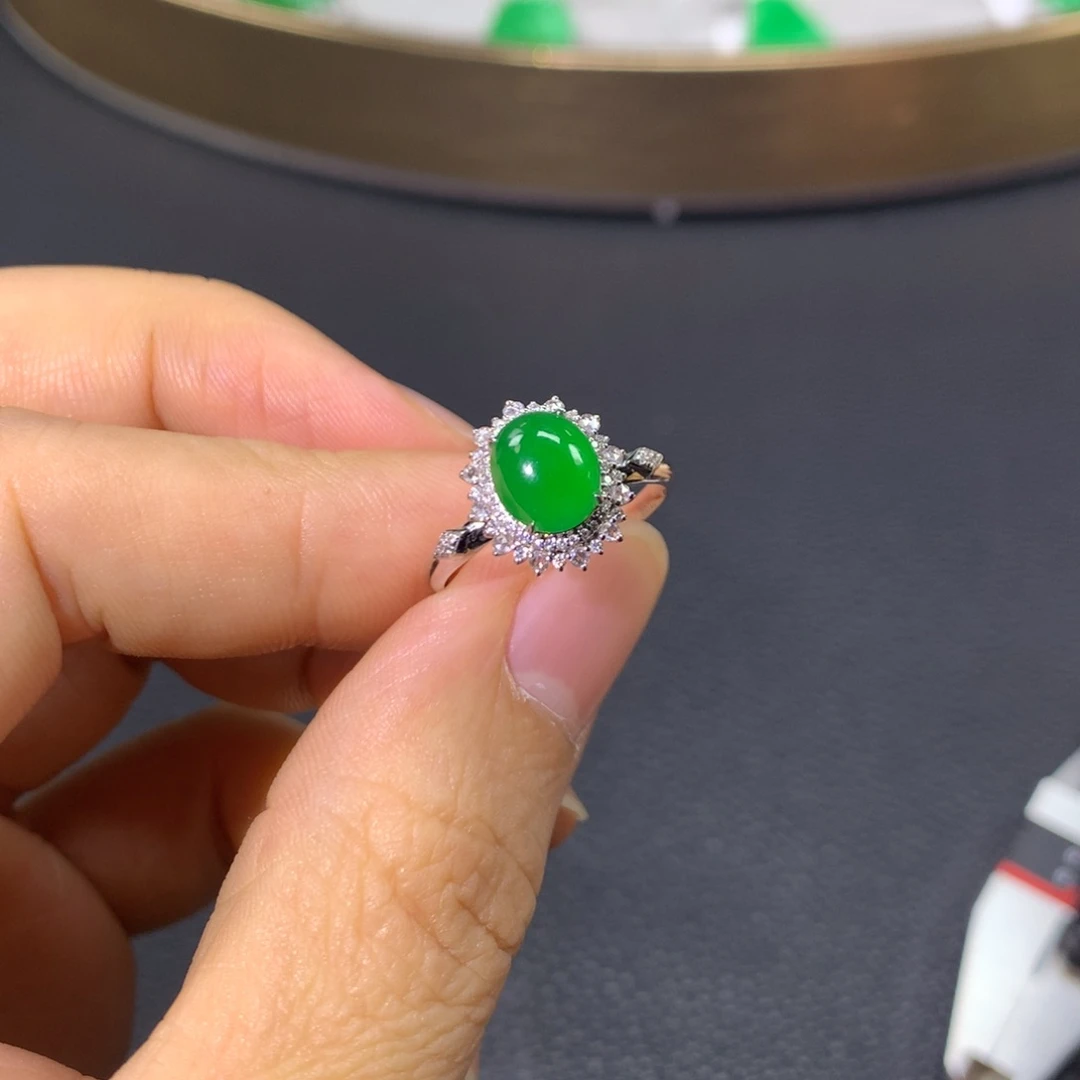 翡翠戒指18K金镶嵌翡翠