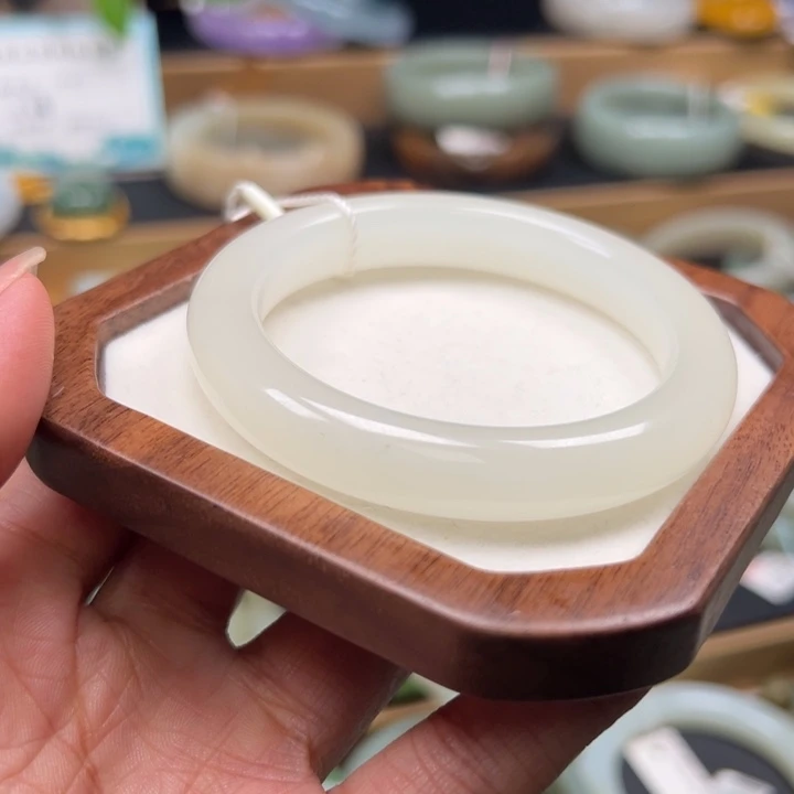 未镶嵌手镯和田玉54