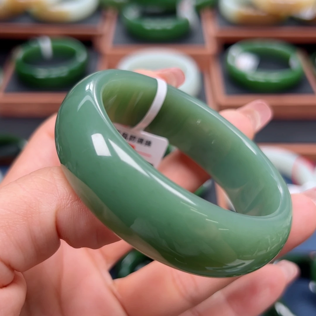 未镶嵌手镯和田玉（碧玉）