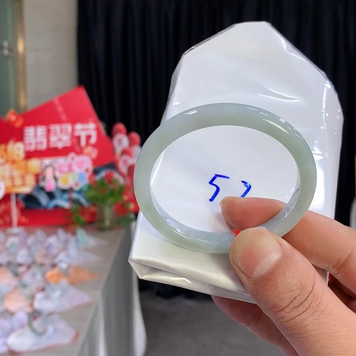 翡翠手镯未镶嵌缅甸翡翠