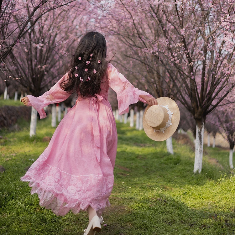 理想三旬旅行女装樱花粉复古蕾丝拼接重工大裙摆仙气飘逸连衣裙