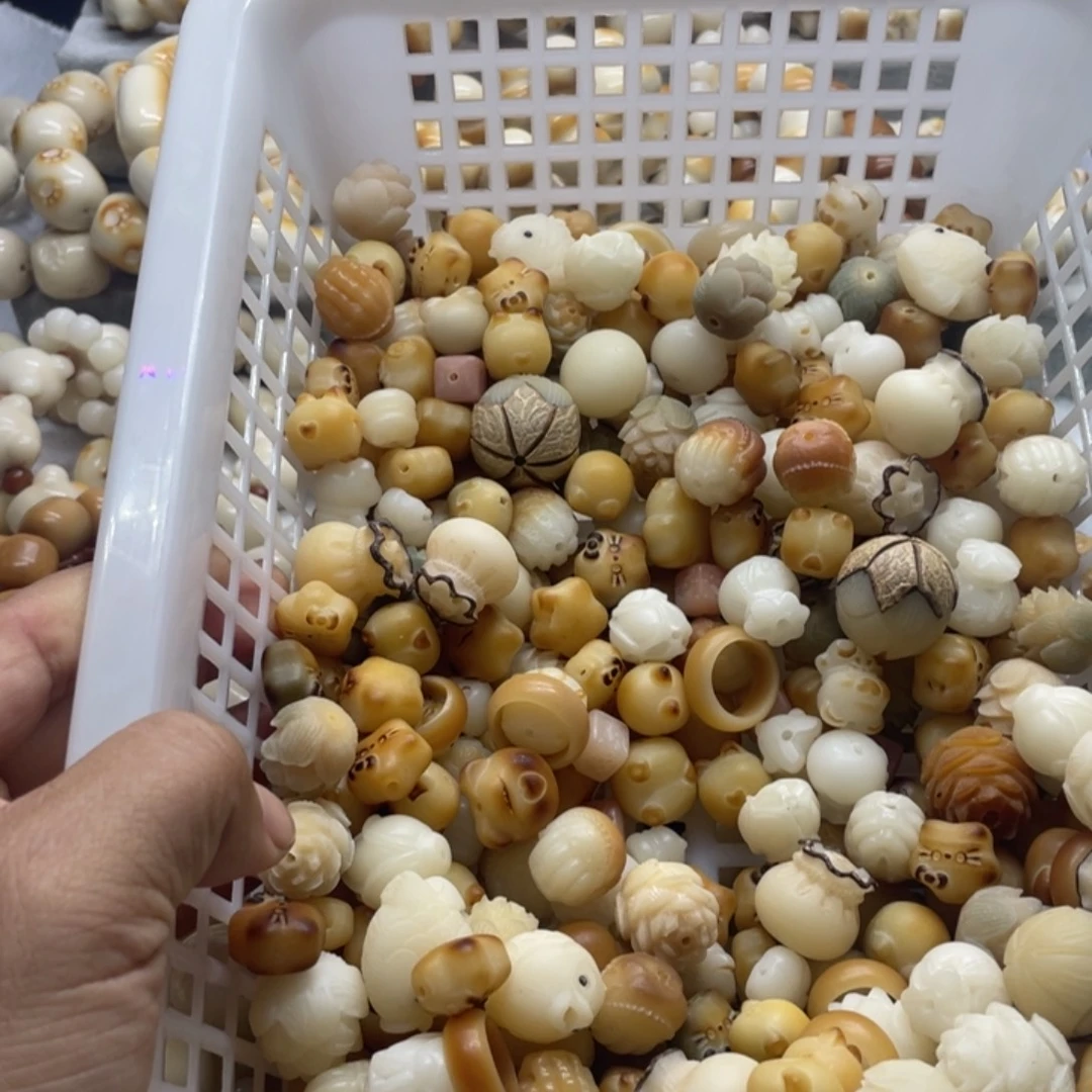 吊坠菩提根/象牙果微瑕菩提雕刻件一百