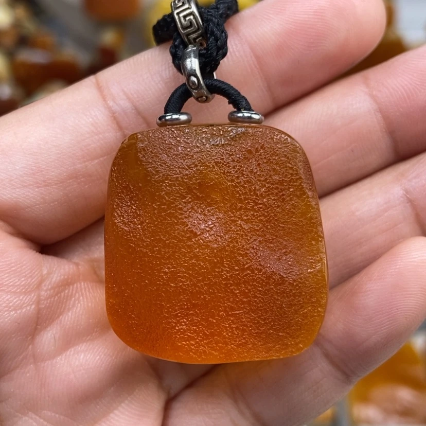 【闪购商品】琥珀颈饰未镶嵌