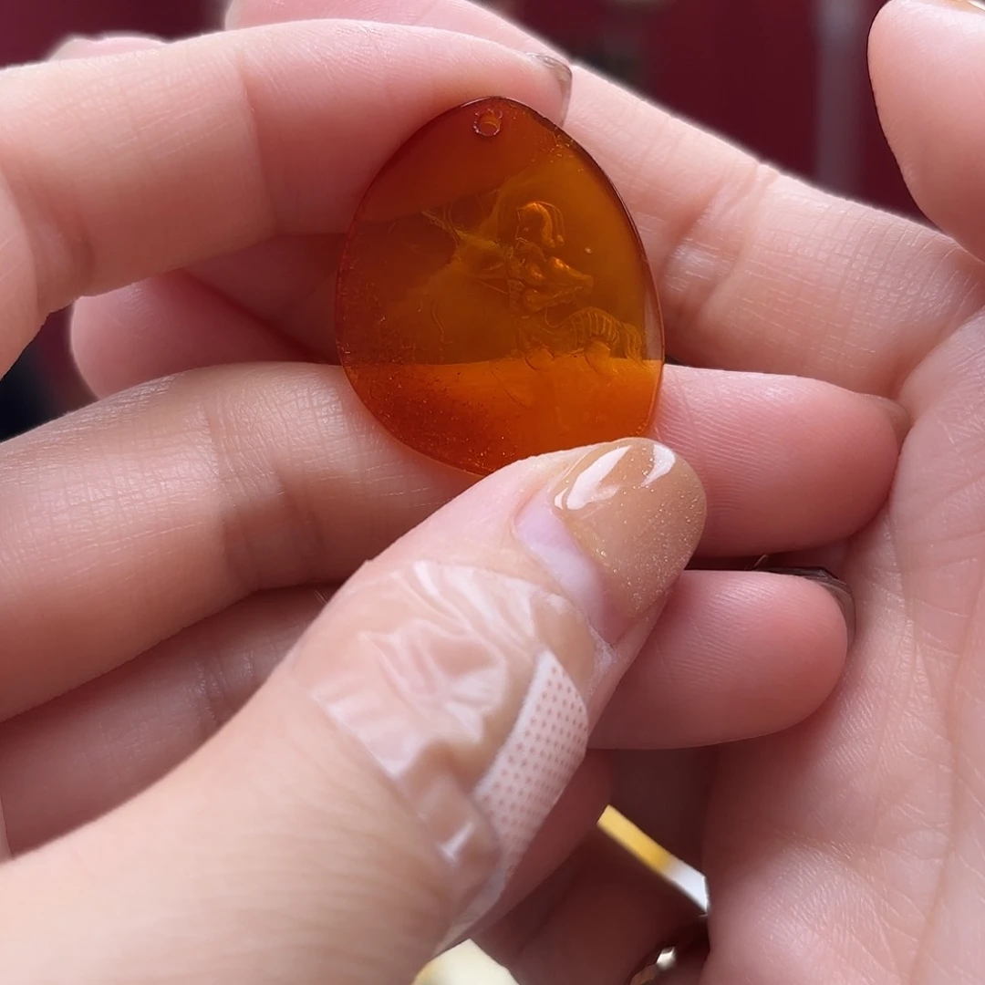 琥珀裸石未镶嵌37吊坠