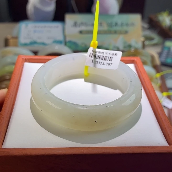 和田玉未镶嵌手镯32