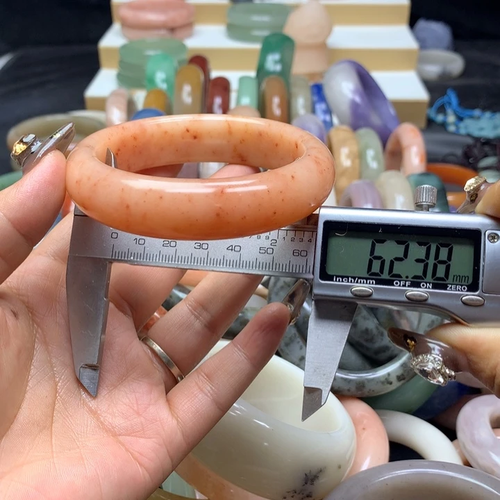 未镶嵌手镯石英质玉