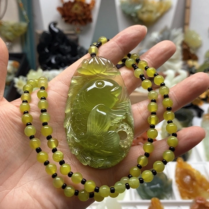 未镶嵌蛇纹石玉颈饰炸