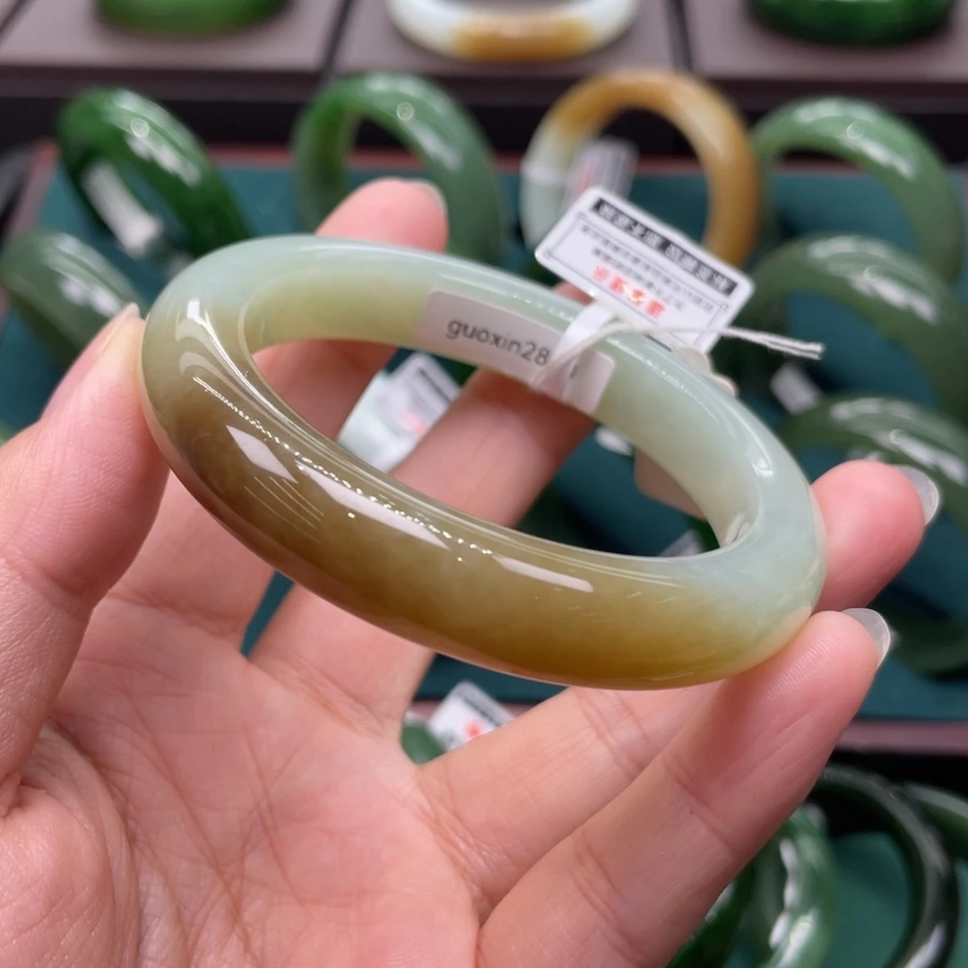 和田玉（碧玉）未镶嵌手镯