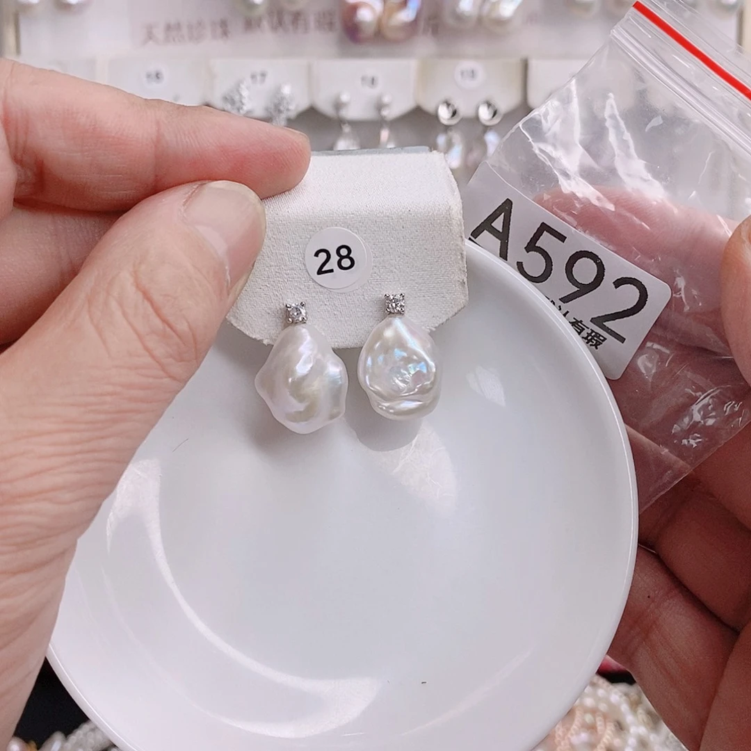 w***y淡水珍珠未镶嵌颈饰