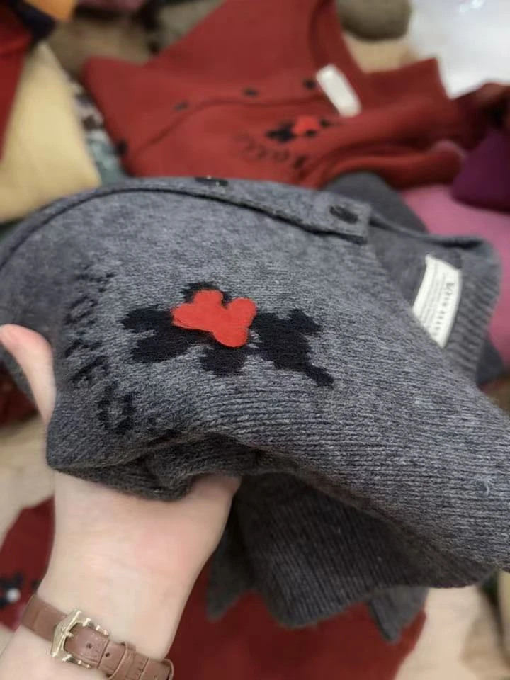 七言家 快乐熊仔！碳灰卡通提花毛衣开衫1