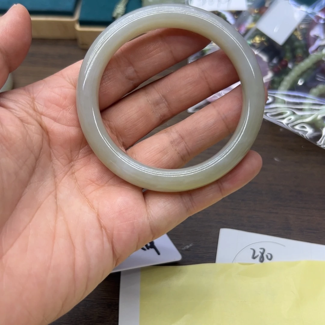 段***儿和田玉未镶嵌手镯57圈围241