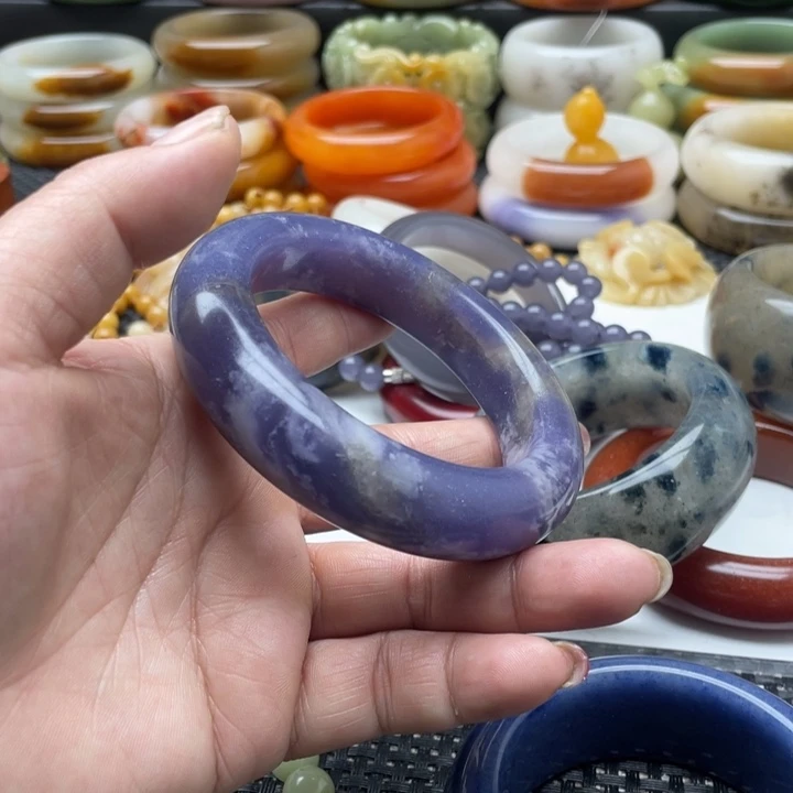 石英质玉手镯未镶嵌?*子