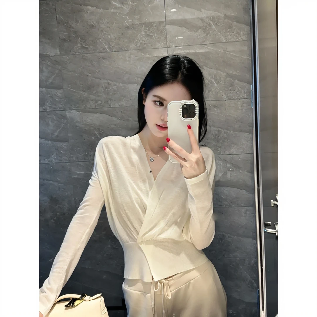 JQD 优雅温柔v领抽褶设计针织上衣秋季新款气质亲肤软糯针织衫