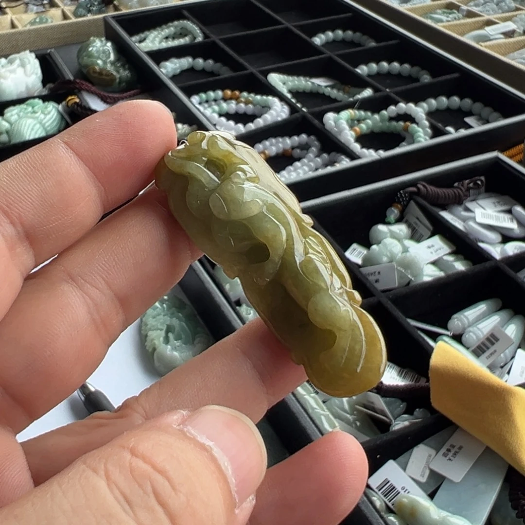 翡翠未镶嵌颈饰挂件