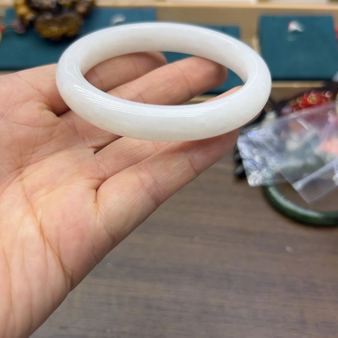 和田玉未镶嵌手镯57.8圈围195瑕