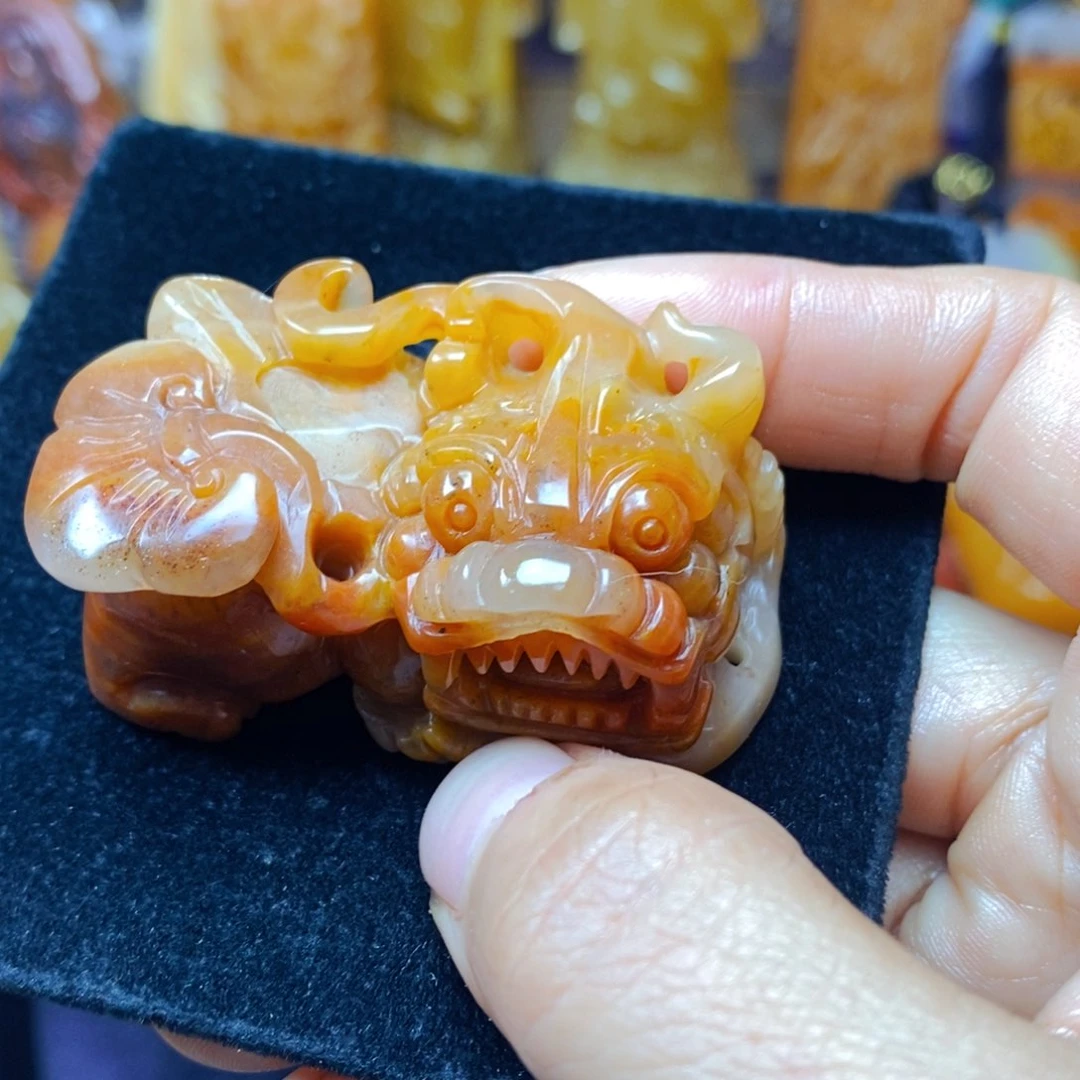石英质玉（黄龙玉）未镶嵌颈饰