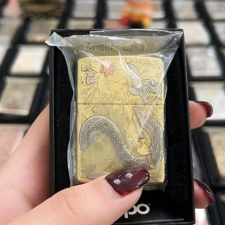 镜面破发者黄铜蛇女