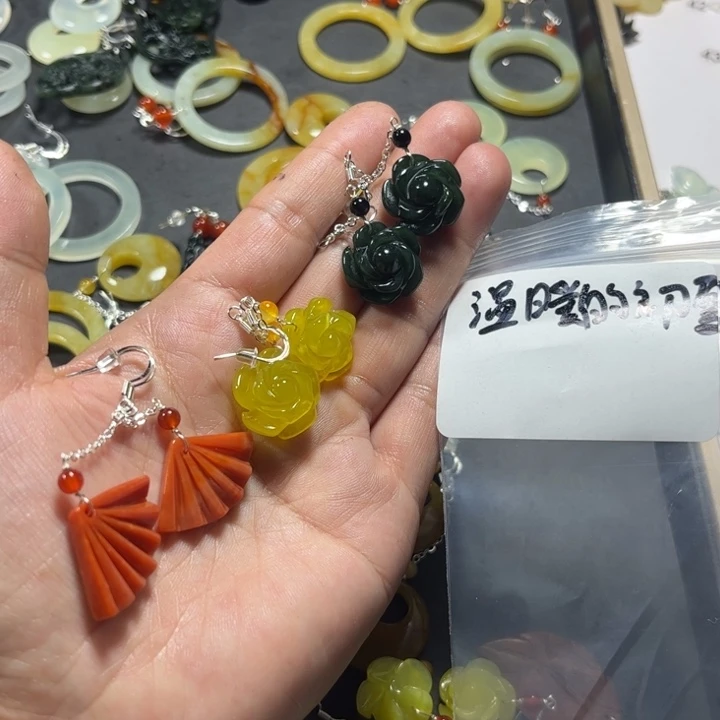 温***夏蛇纹石玉合金耳饰