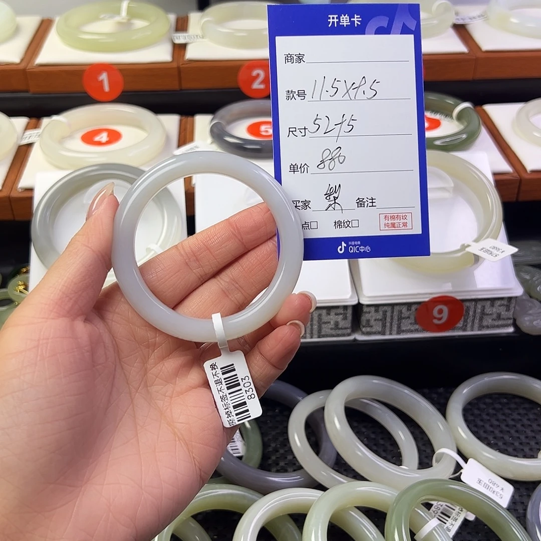 梨***落和田玉未镶嵌手镯