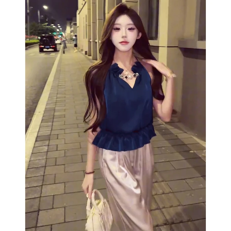 通勤静奢夏季上衣女法式时尚蓝色挂脖背心肌理感缎面V领钻链衬衫