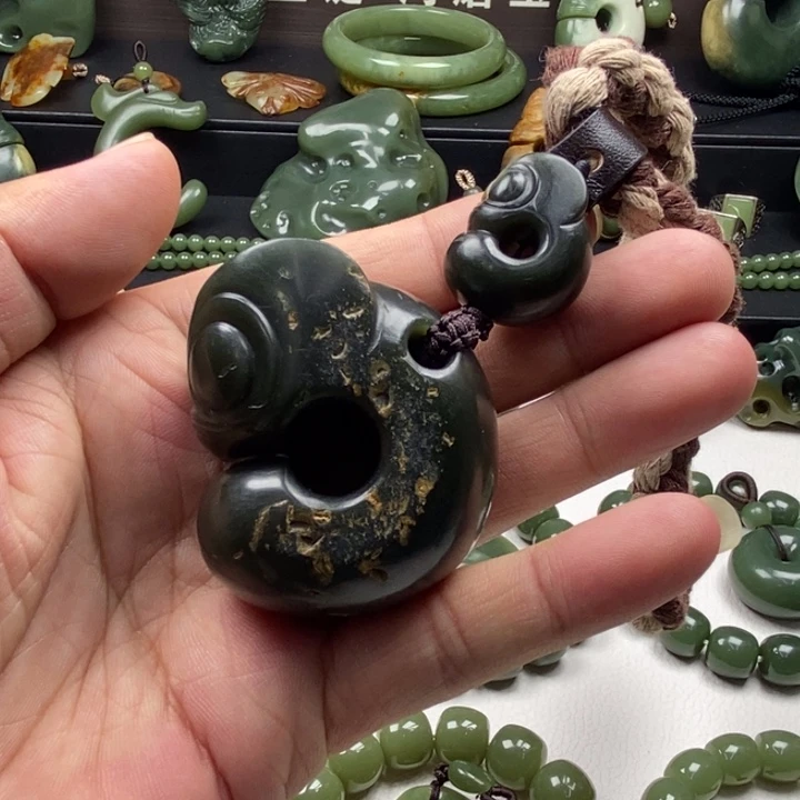 岫岩河磨玉（透闪石质玉）未镶嵌把件