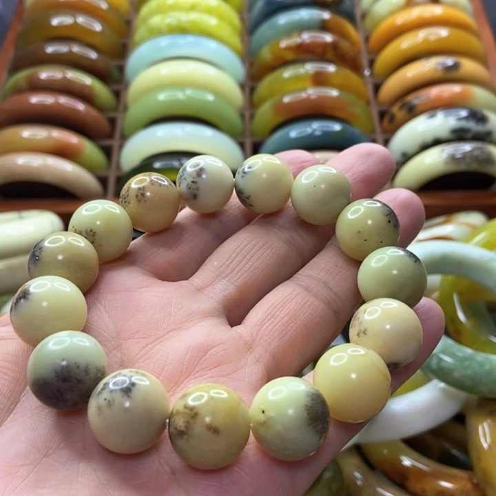 蛇纹石玉手镯未镶嵌