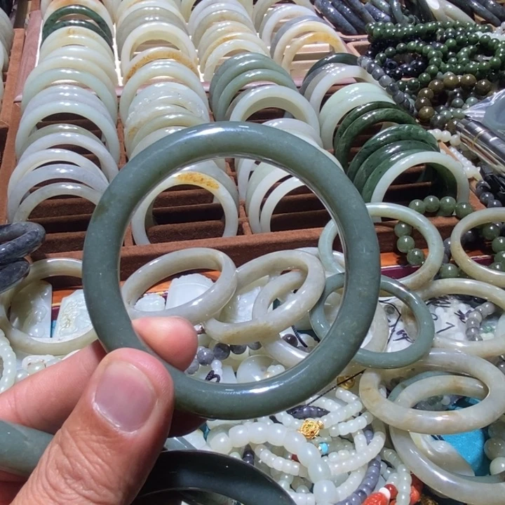 和田玉（青玉）手镯未镶嵌小**情