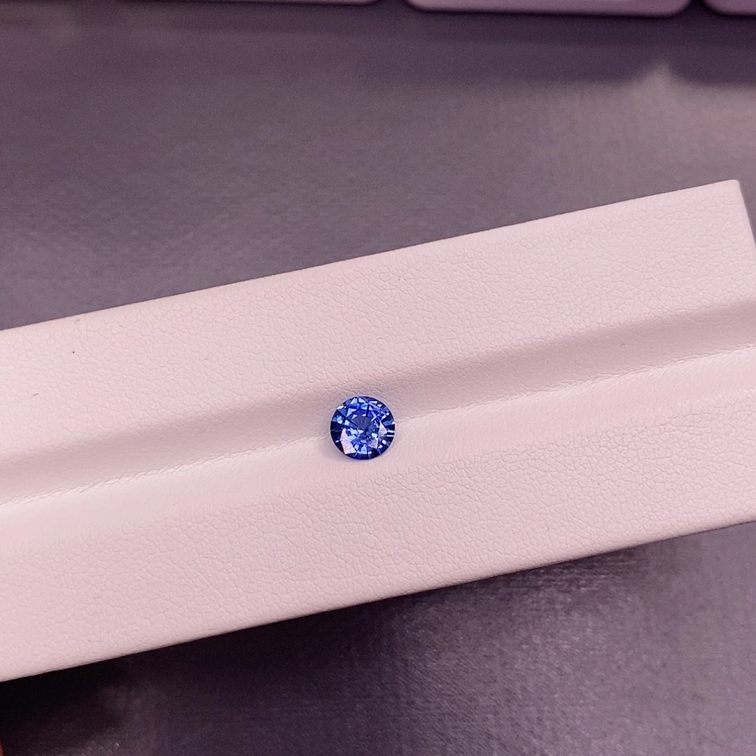 裸石蓝宝石0.77克拉 圆5.9mm