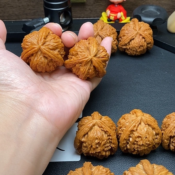 项***魏把件文玩核桃白奔