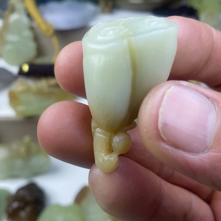 和田玉（糖玉）未镶嵌颈饰