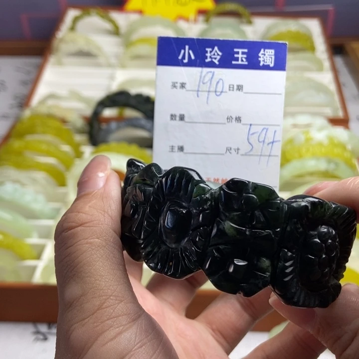 蛇纹石玉未镶嵌手镯