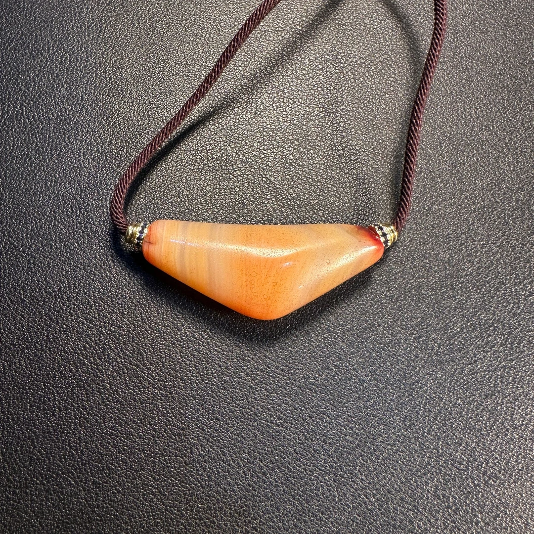 20世纪缠丝 玛瑙牛角形 脖挂 333-663