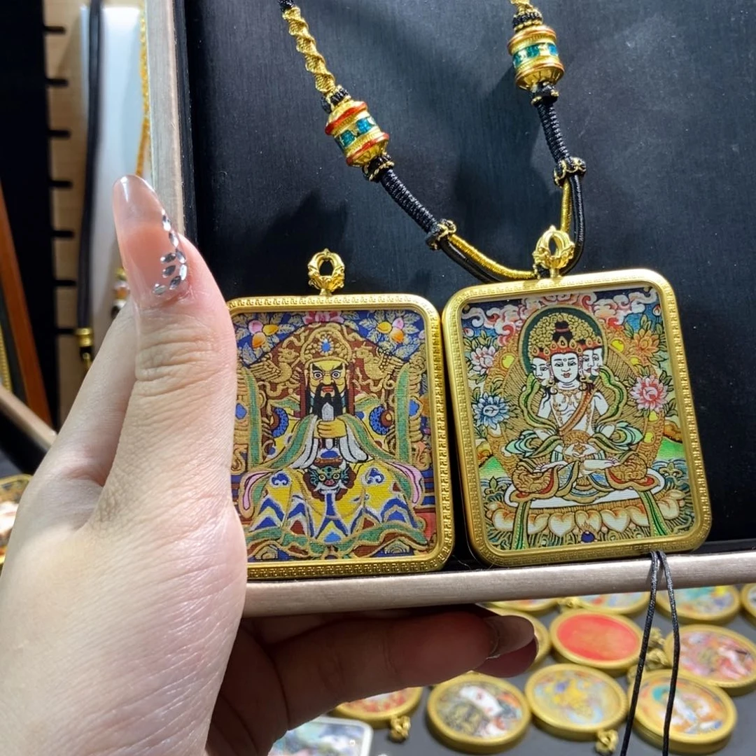 吊坠美丽的唐卡在结缘