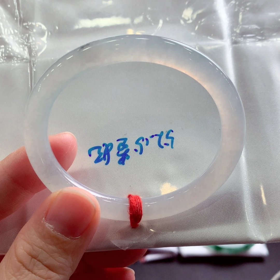 翡翠手镯未镶嵌天然翡翠