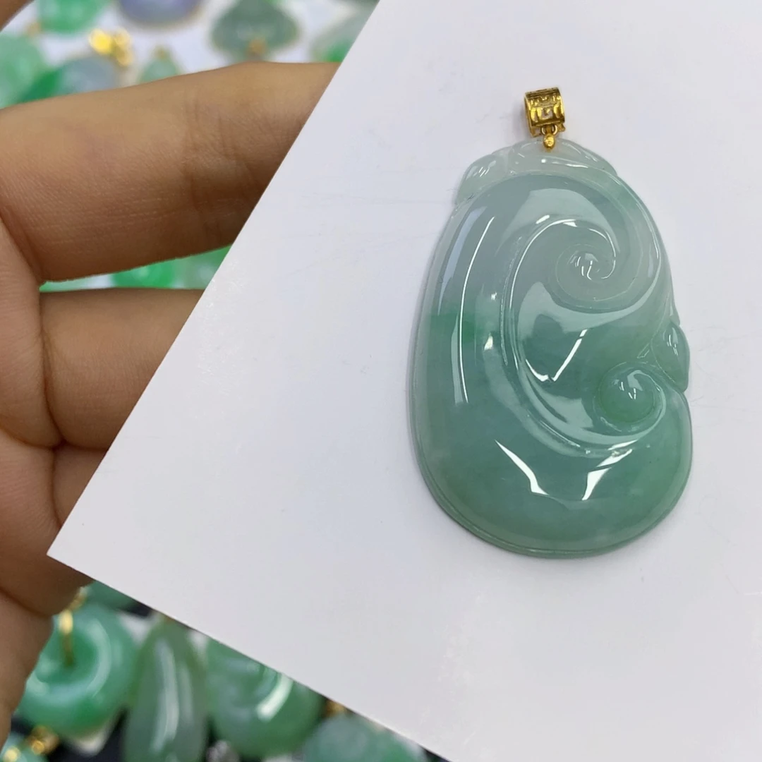 翡翠18K金镶嵌颈饰翡翠