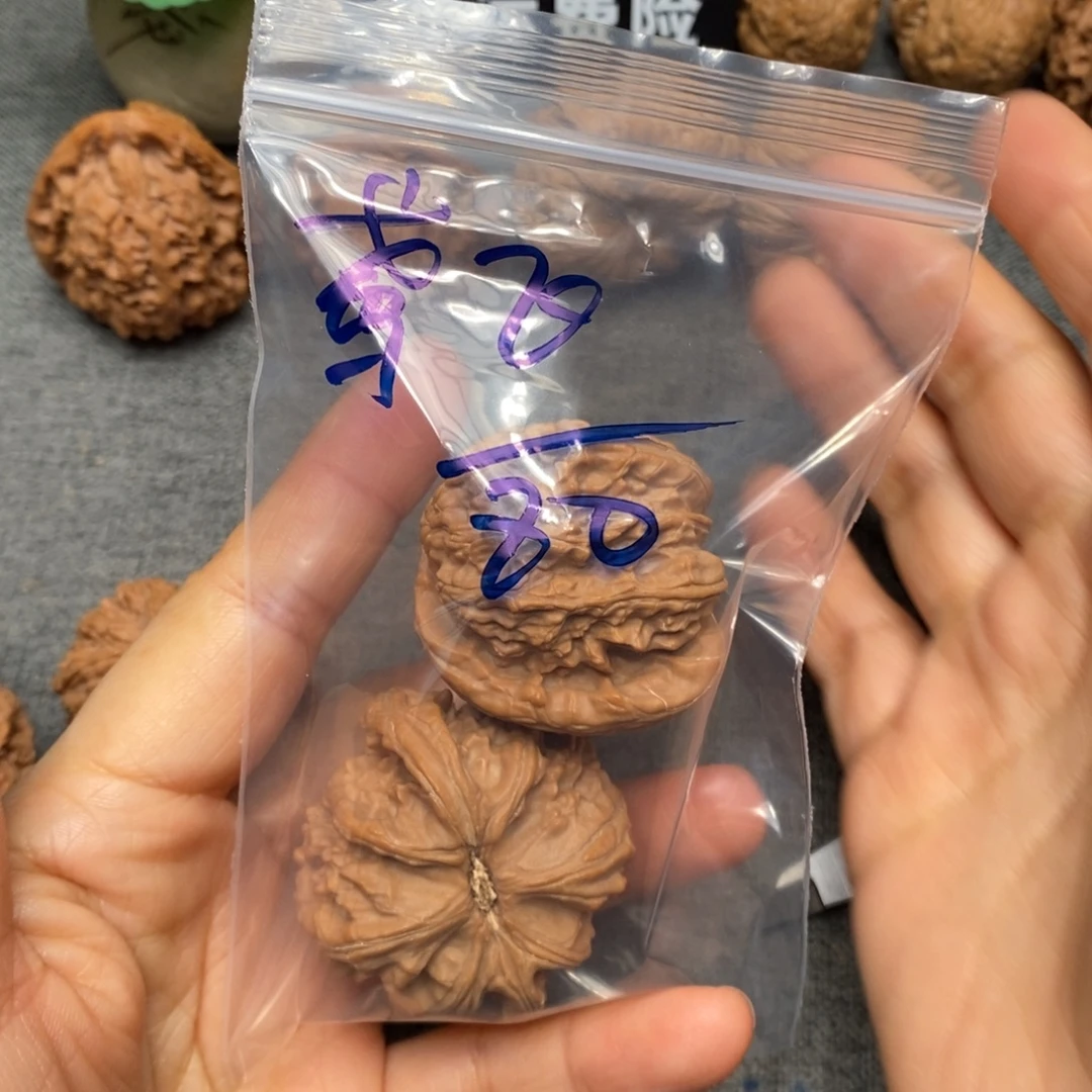 鸢***阙吊坠文玩核桃白狮子