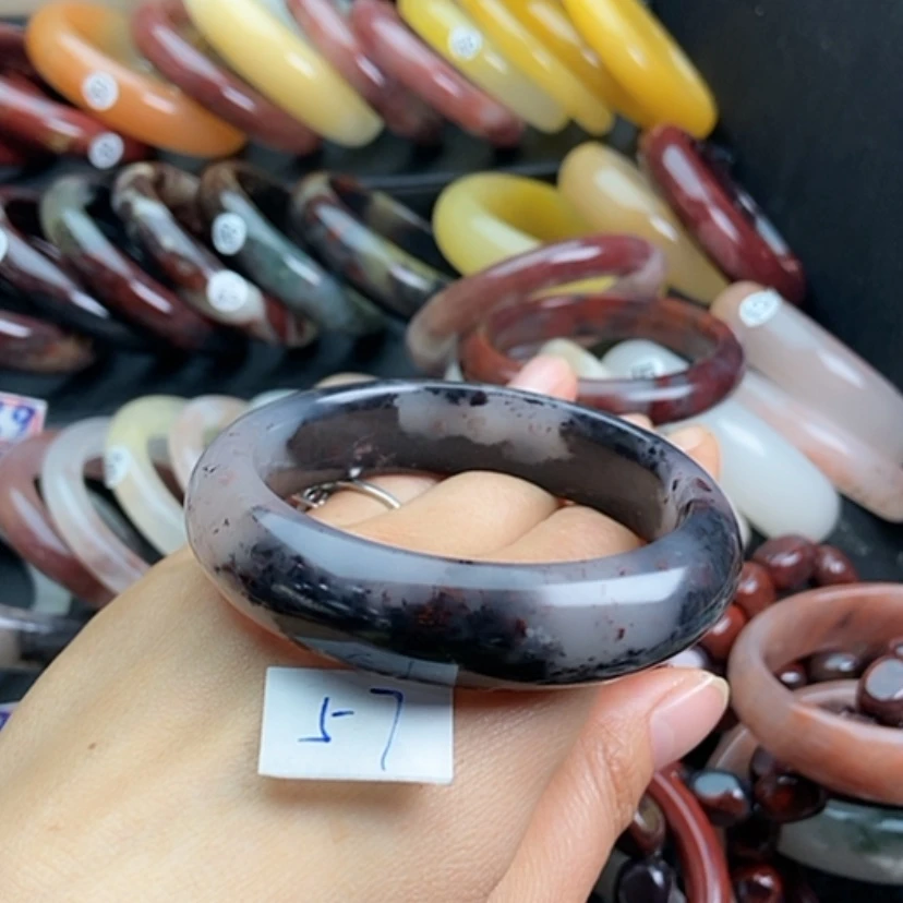 【闪购商品】石英质玉手镯未镶嵌