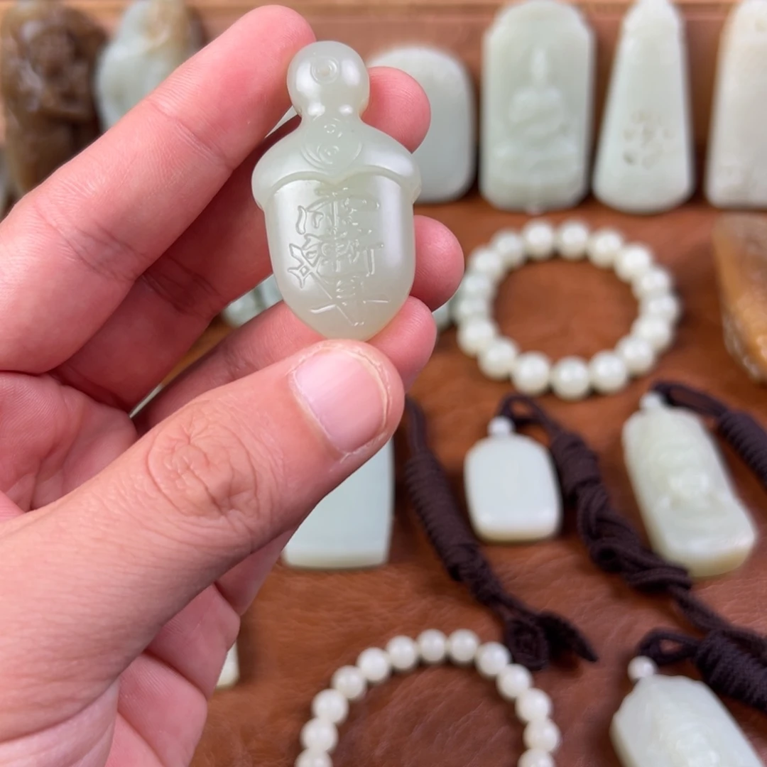 和田玉（青白玉）未镶嵌颈饰