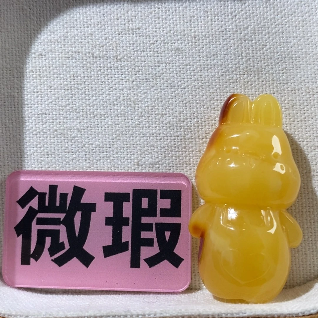 蜜蜡未镶嵌裸石大兔子