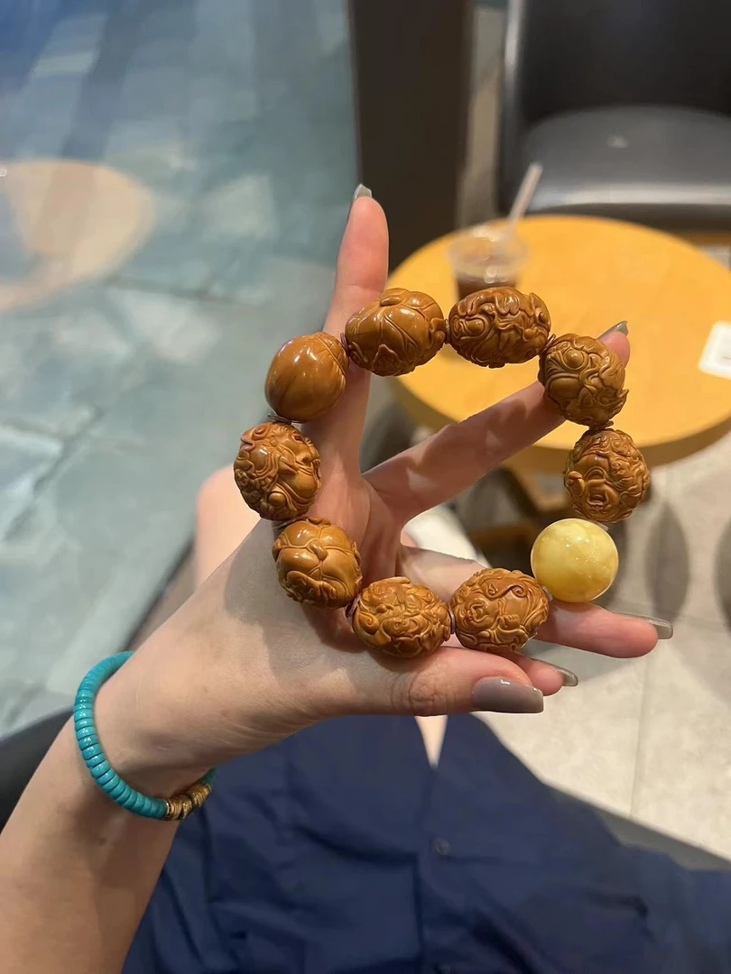 多多甄选橄榄核雕刻