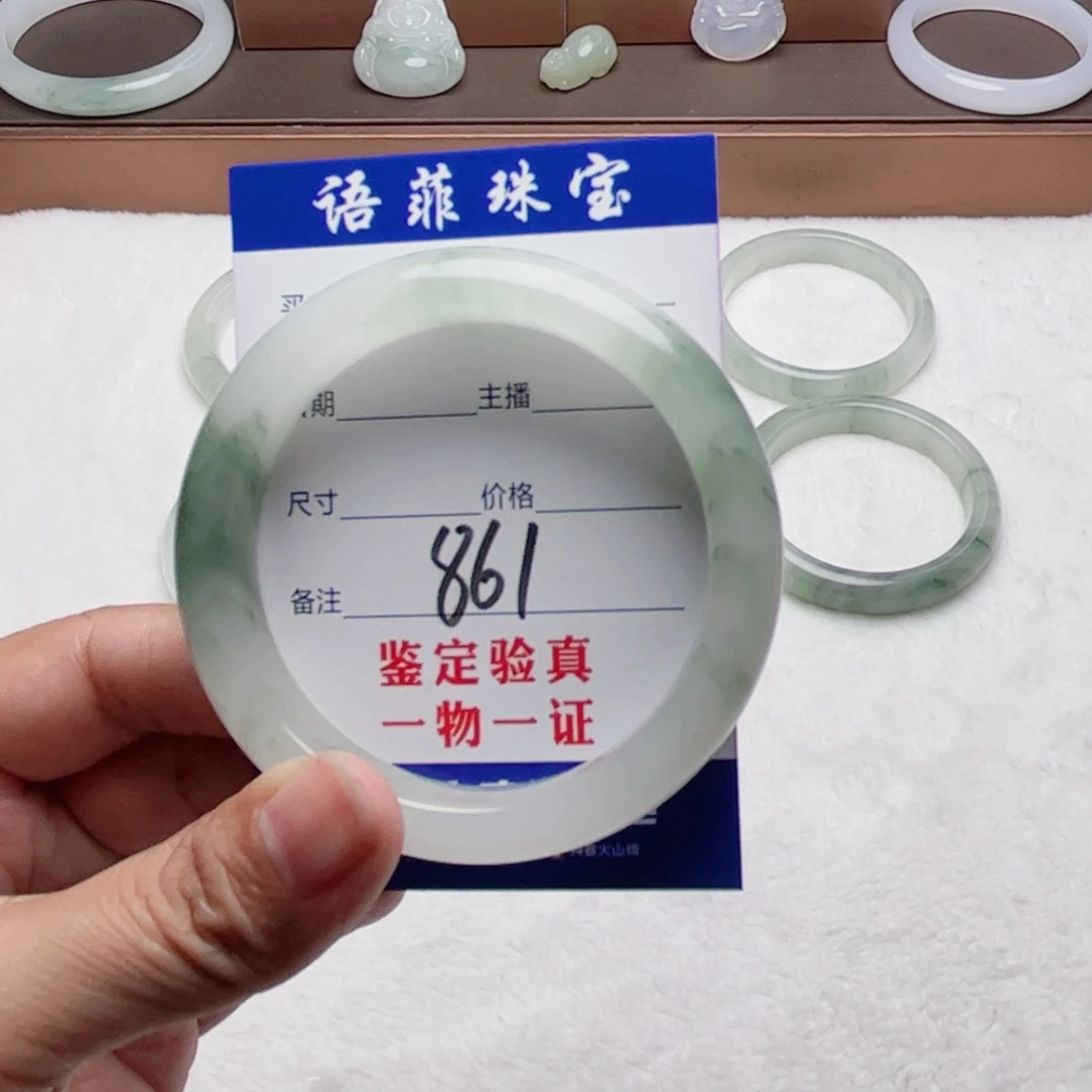 石英质玉手镯未镶嵌香****?