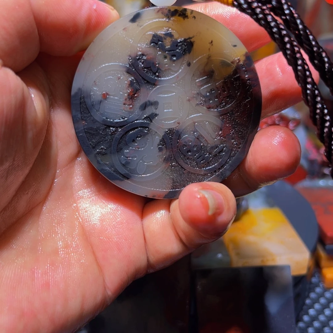 石材桂林鸡血石手玩件