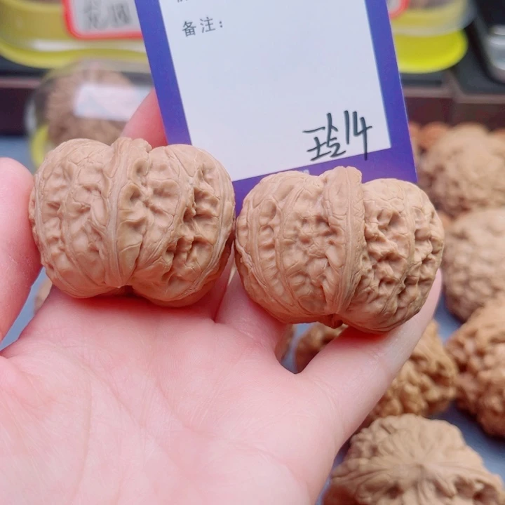 文玩核桃把件尹*文玩核桃把件14