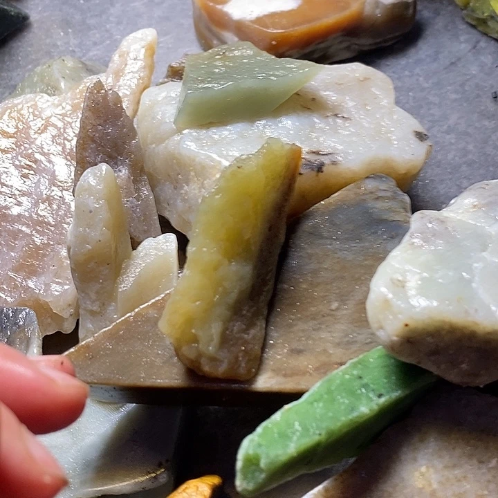 透闪石质玉珠宝半成品未镶嵌