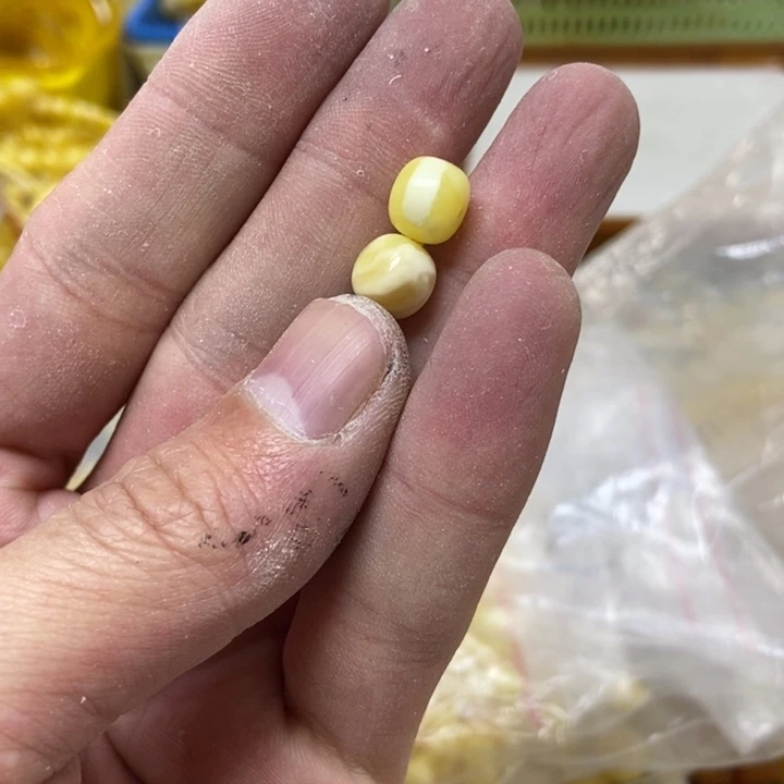 蜜蜡未镶嵌裸石吊坠
