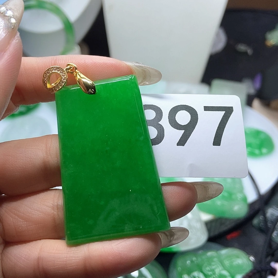 翡翠吊坠(赠链)未镶嵌