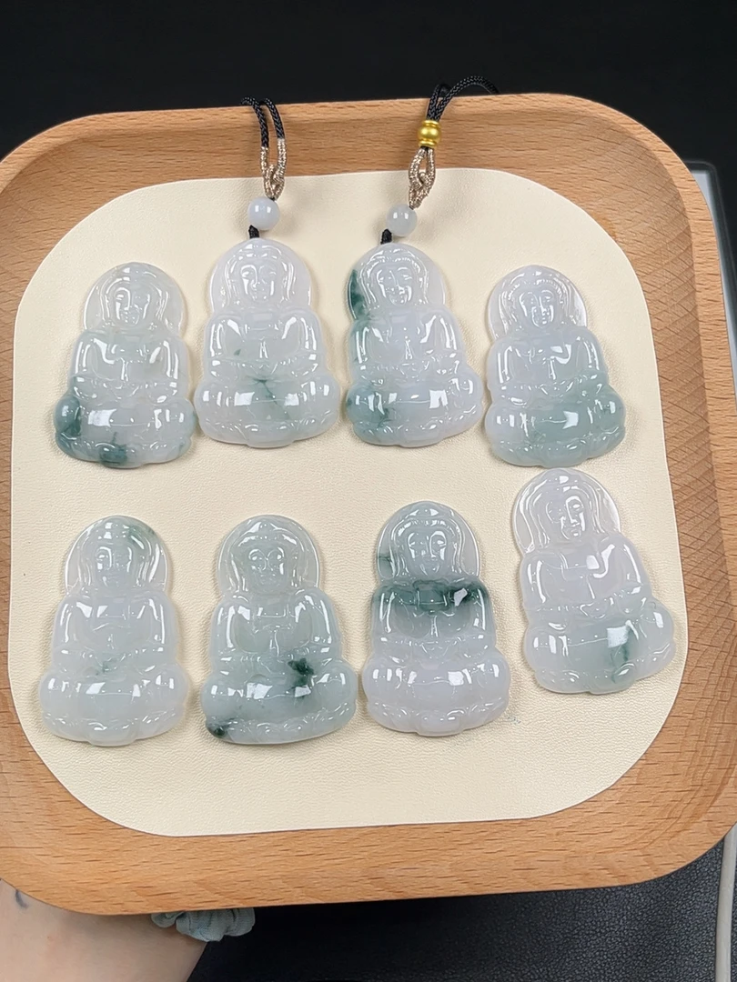 Y5C025翡翠油冰飘花中观音+（多样性发其一）