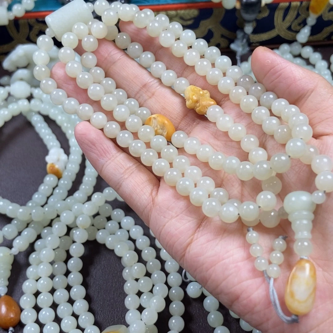 和田玉未镶嵌把件手持