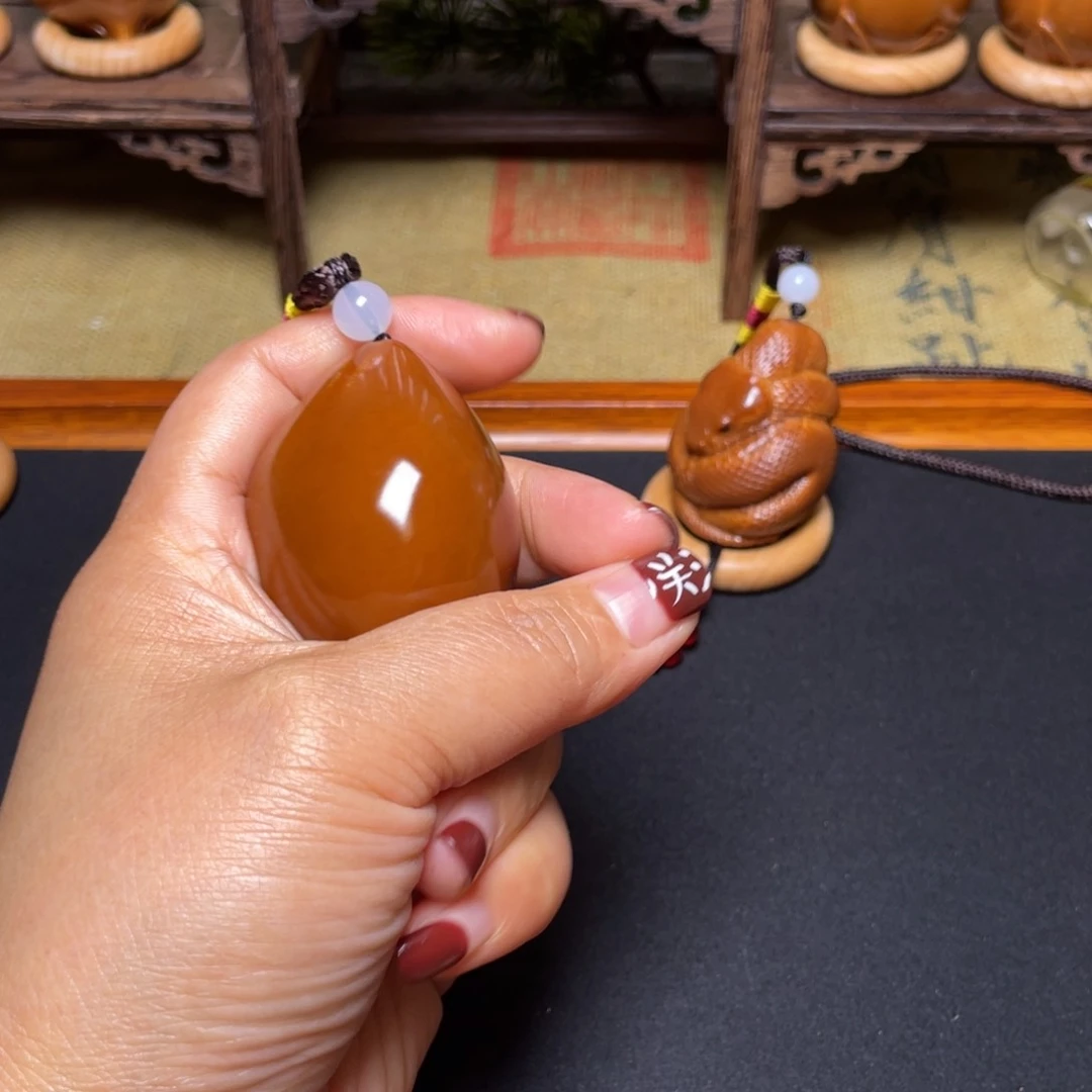 橄榄核吊坠蝴蝶37穿配